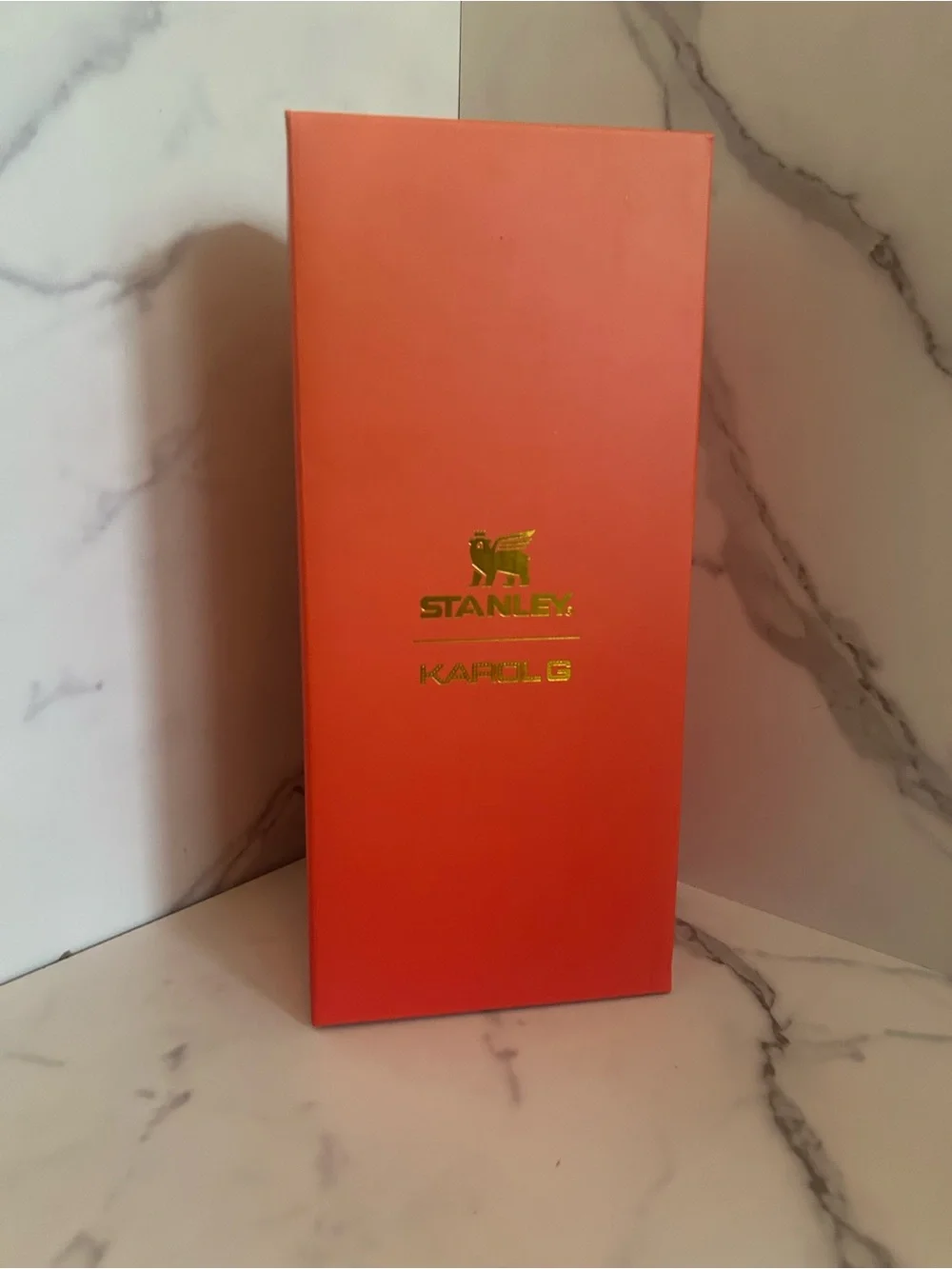 Stanley x Karol G 40oz Tumbler box set - Picture 3 of 5